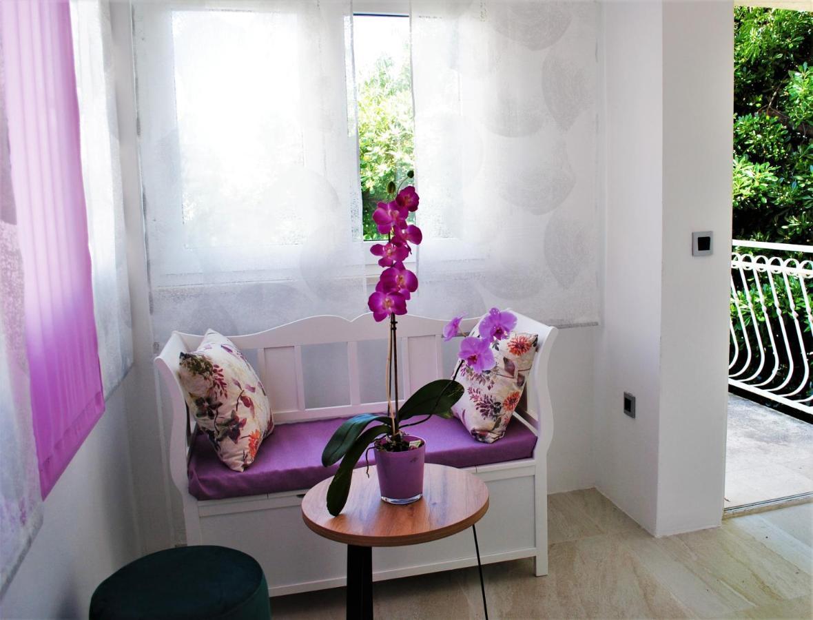 Split Symphony Veranda: Modern, New Apartment Экстерьер фото