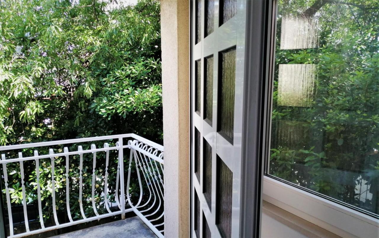 Split Symphony Veranda: Modern, New Apartment Экстерьер фото