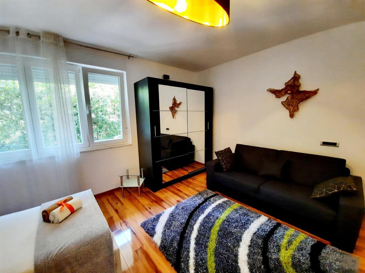Split Symphony Veranda: Modern, New Apartment Экстерьер фото