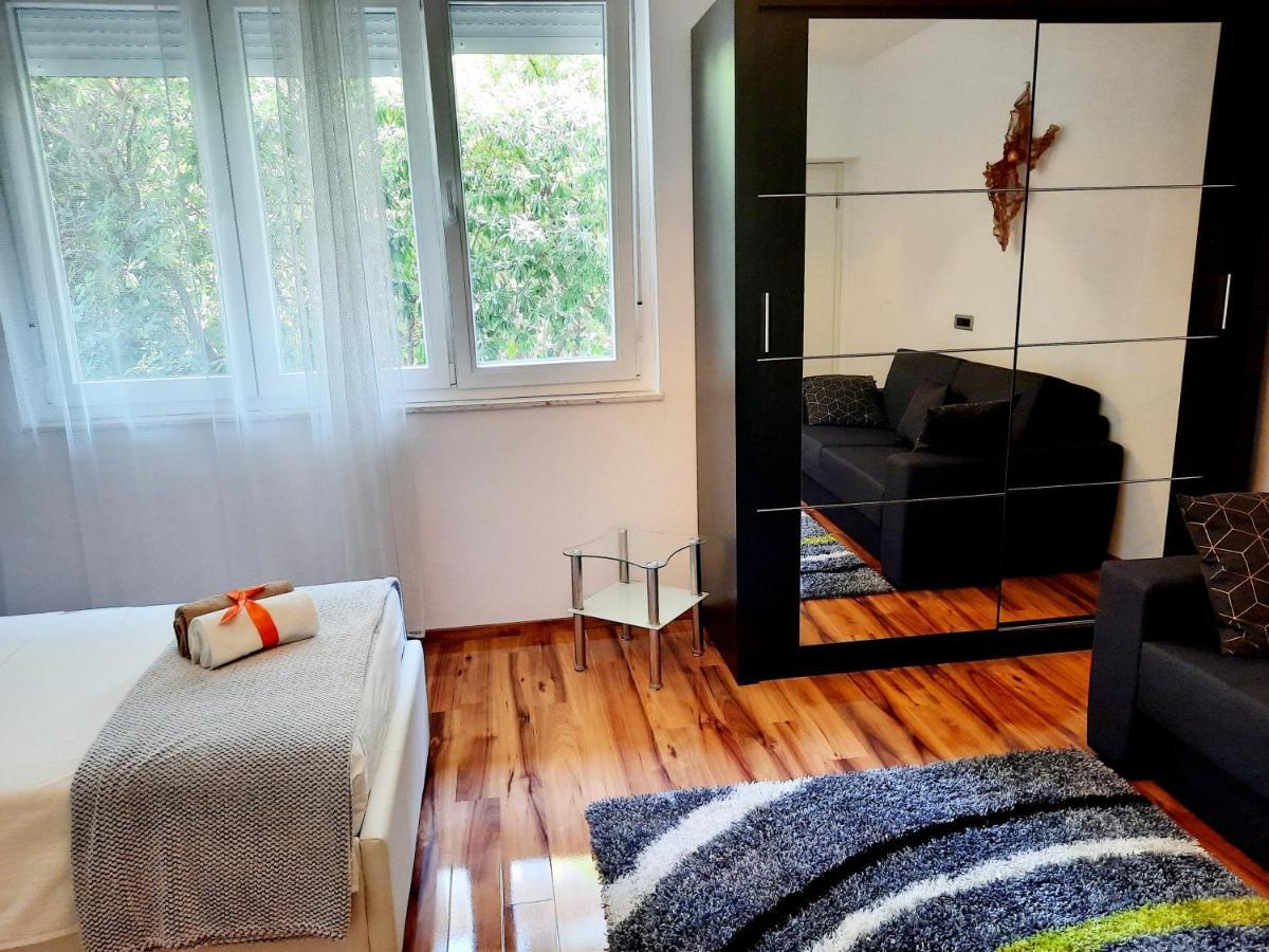 Split Symphony Veranda: Modern, New Apartment Экстерьер фото