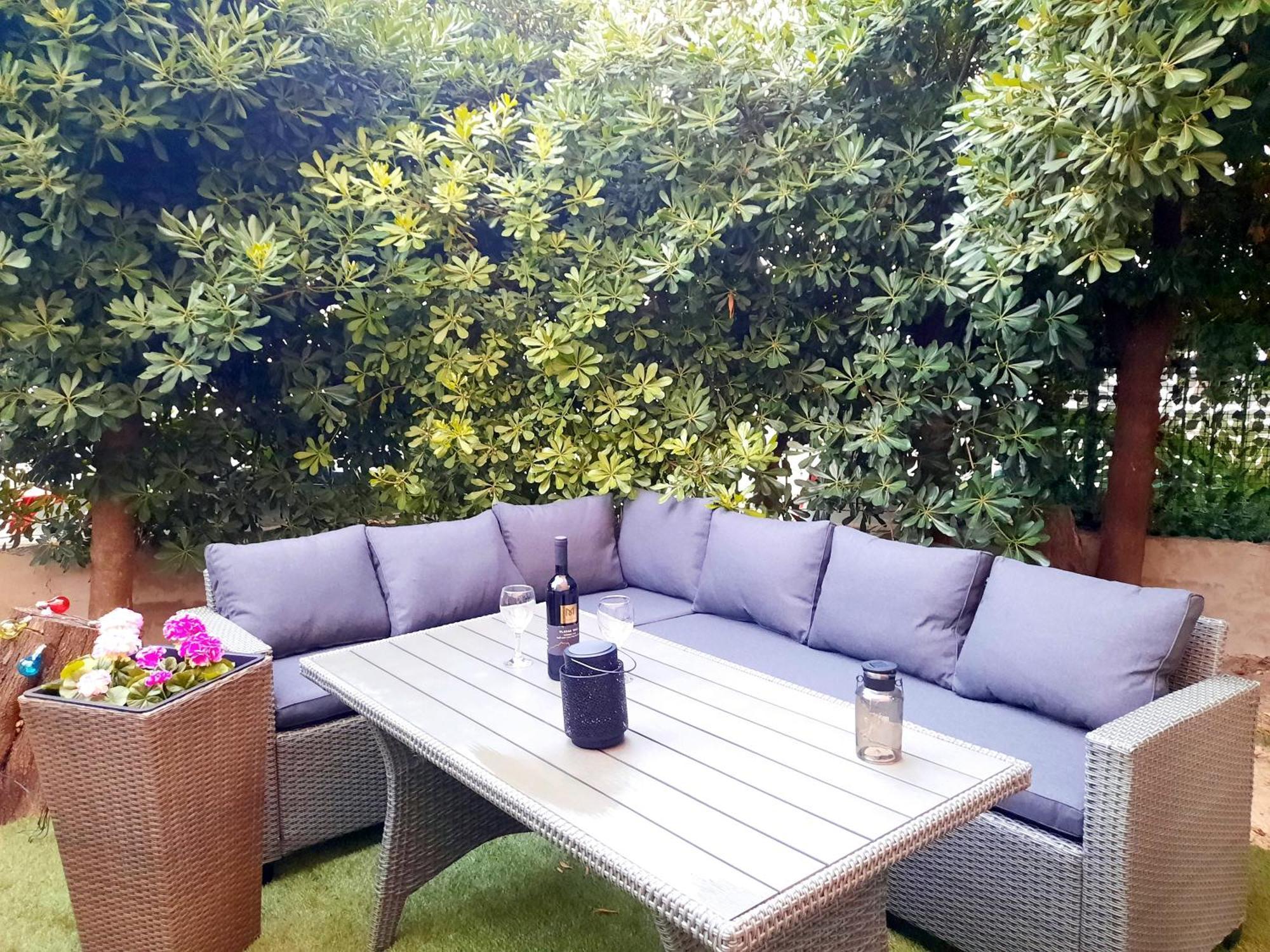 Split Symphony Veranda: Modern, New Apartment Экстерьер фото