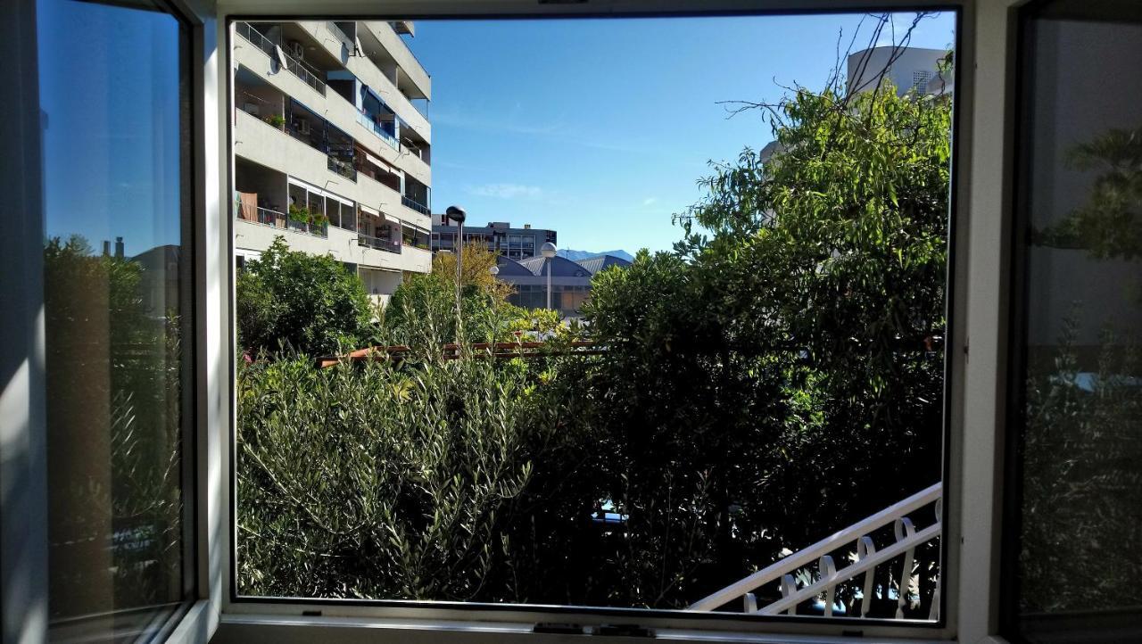 Split Symphony Veranda: Modern, New Apartment Экстерьер фото